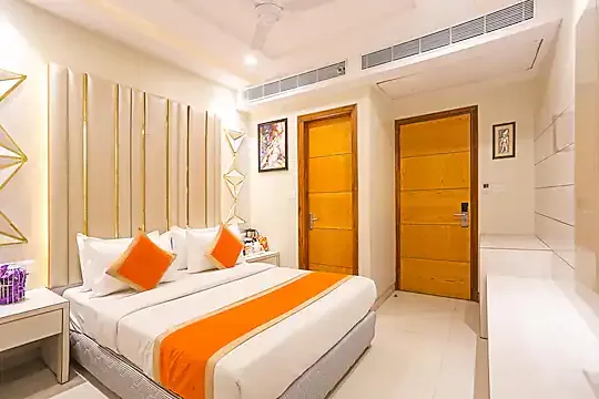 Hotel Worth - Near Connaught Place & NDLS Station